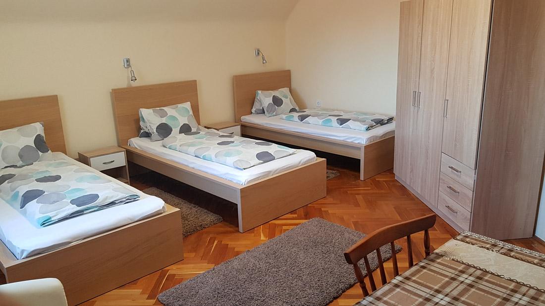 A Tisza-tónál tiszafüredi vendégházban 2-4 ágyas szobák kiadók - Kép 6