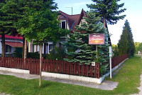 Szántódon Marika apartman úszómedencével saját parkolóval kiadó