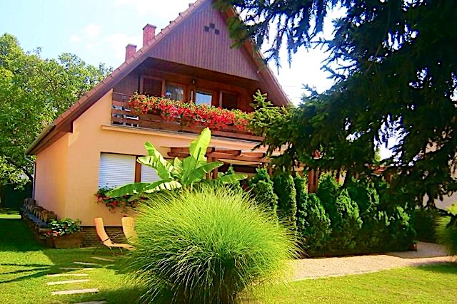 Balatonbogláron a Platán strandtól 50 méterre apartman kiadó