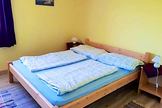Medencés, nagy nyaraló kiadó Békésszentandráson, közvetlen vízparton - Kép 3