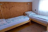 Abádszalókon a Tisza-tótól 10 percre 12+2 fős vendégház kiadó