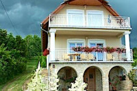 Vonyarcvashegyen 6 fős apartman balatoni panorámával