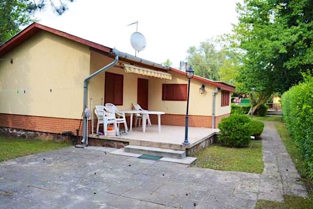 Balatonfenyvesen a strand közvetlen közelében vízparti nyaraló - Kép 7
