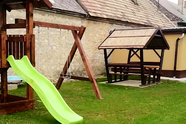 Vendégházban 2 apartman kiadó csendes, tiszta levegőjű bakonyi faluban - Kép 2