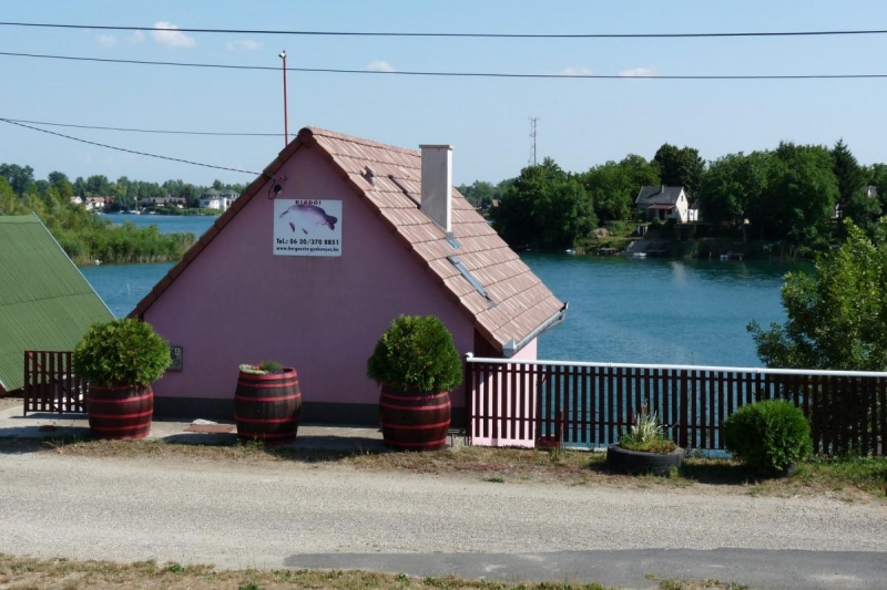 Kiadó kényelmes 1-4 fős vízparti horgászházak Gyékényesen