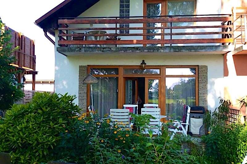 Zamárdiban a parttól öt perc sétára két apartman 10-12 főnek kiadó
