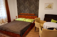 Zamárdiban a parttól öt perc sétára két apartman 10-12 főnek kiadó - Kép 4
