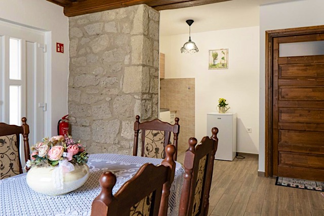 2 apartmanos vendégház 4 szobával összesen 13 férőhelyes Zemplénben - Kép 5