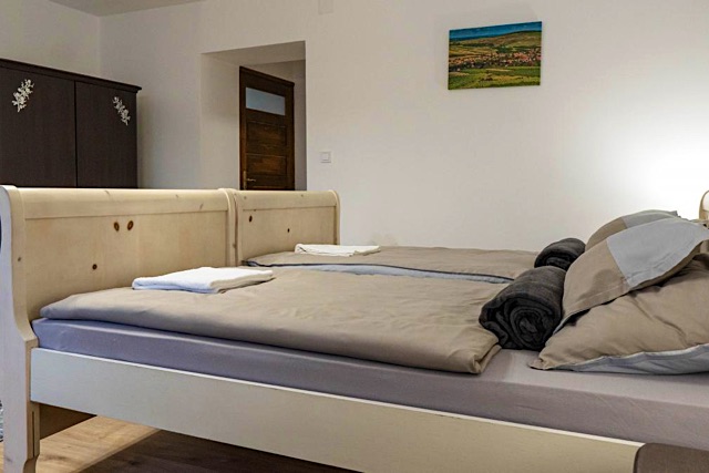 2 apartmanos vendégház 4 szobával összesen 13 férőhelyes Zemplénben - Kép 3