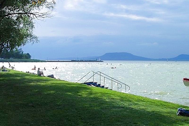Gyönyörű, mediterrán nyaralóvilla max 10 főnek a Balatontól 350 méter - Kép 4