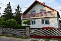Balatonfüred csendes utcájában jól felszerelt ház a parttól 900 m-re