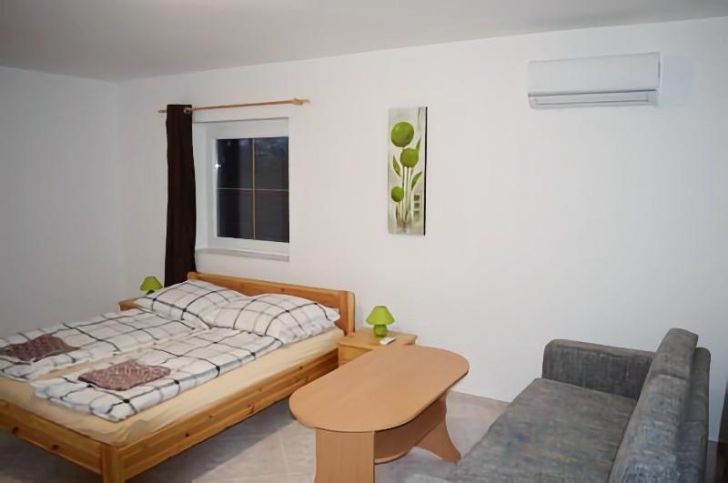 Balatonfenyvesen apartman 4+1 főnek a strandtól 10 m-re - Kép 2