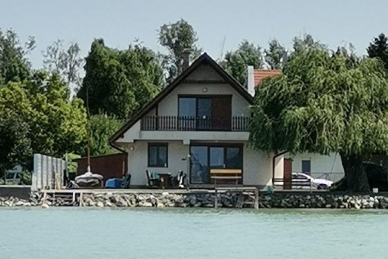 Fonyódon, közvetlen vízparti apartman 2 fő részére kiadó