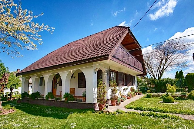 Balatonlellén 6 fős apartman kiadó az Élményfürdős Strandtól 400m-re