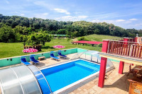 3 szintes Villa fűtött medencével Balaton közelében nyugodt környezet