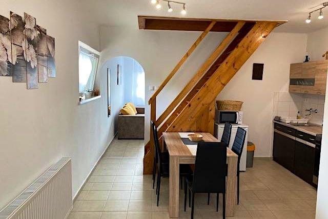 Kiadó apartman a Pilis-hegy lábánál Kesztölcön