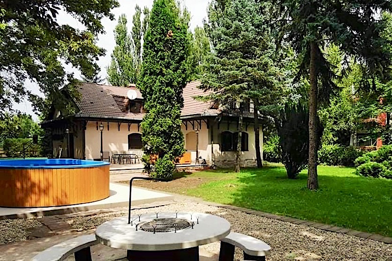 Közvetlen Körös-parti medencés, jacuzzis, szaunás nyaraló