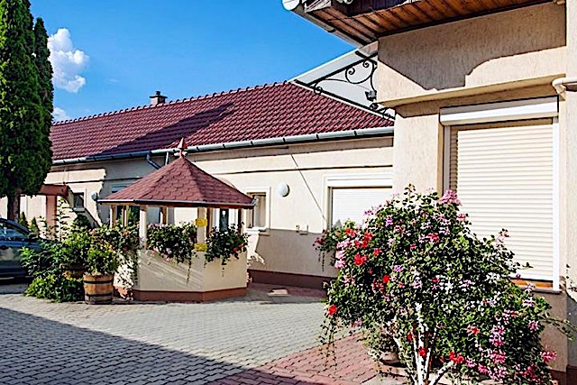 Betti Motel Kiskunhalas 2-3-4 ágyas szobák - Kép 3