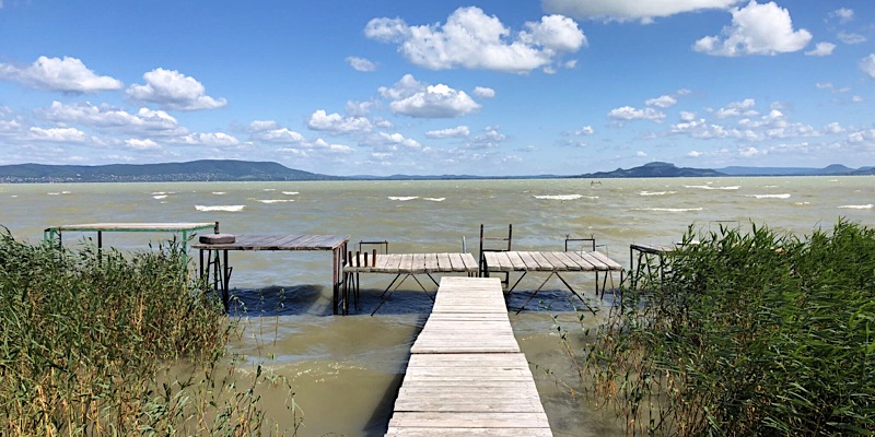Hullámház Apartmanok Balatonmáriafürdő