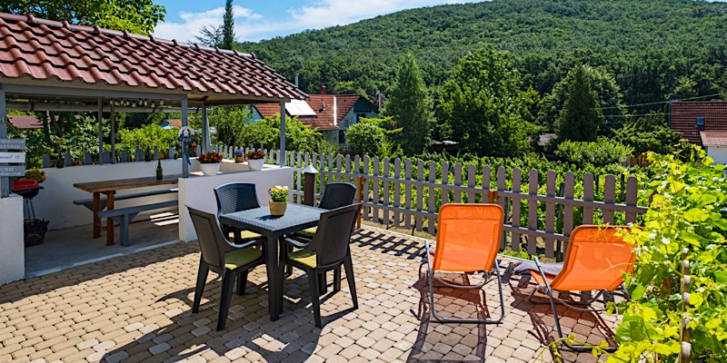 Nevenincs NYARALÓ Balatonfüred