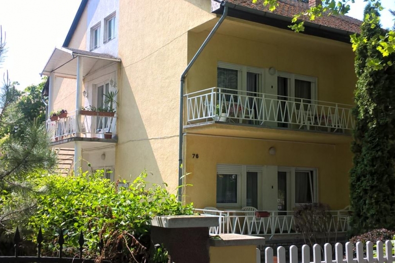 Siófok Aranyparton vízparthoz közeli 6 fős apartman KIADÓ
