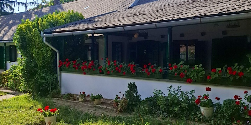 Szt.Flórián Vendégház Szakcs