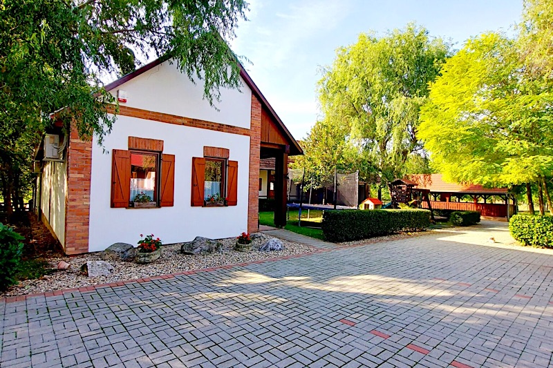 Akácos Tanya és Vendégház Márok